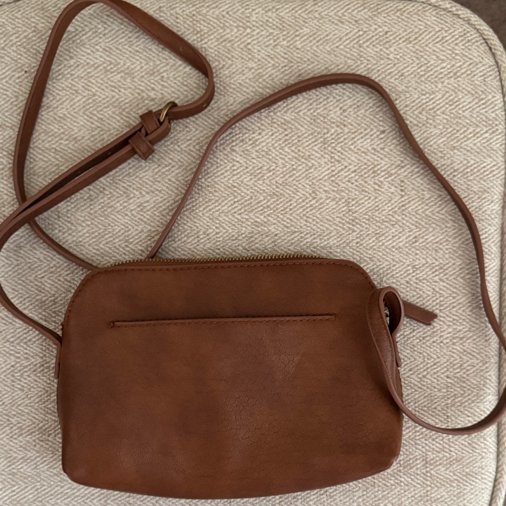 Universal Thread Tan Crossbody Bag